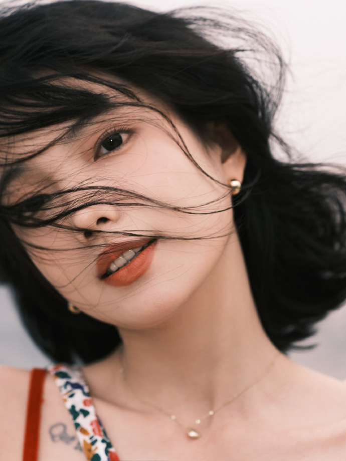 布里奇顿 封面